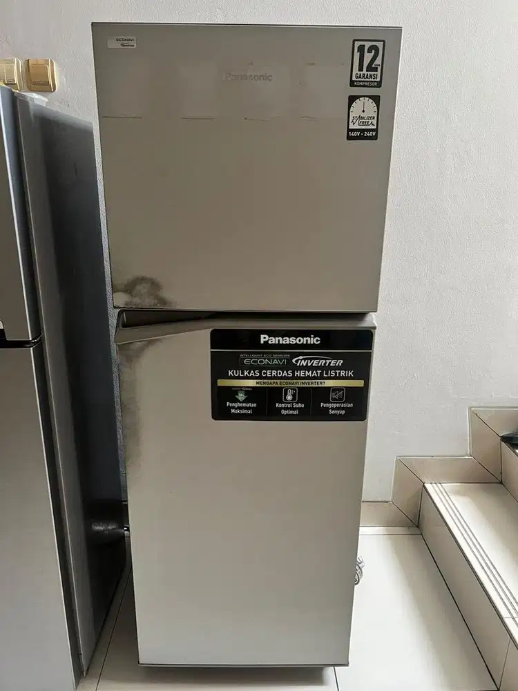 KULKAS POLYTRON 2 PINTU (196Liter)