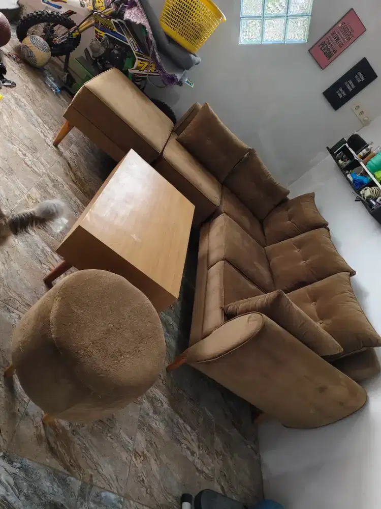 Kursi sofa L plus meja