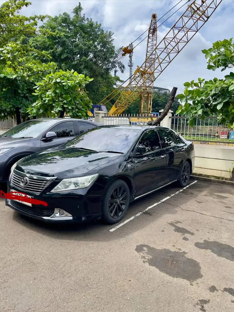 Over kredit Toyota Camry 2.5V tahun 2012