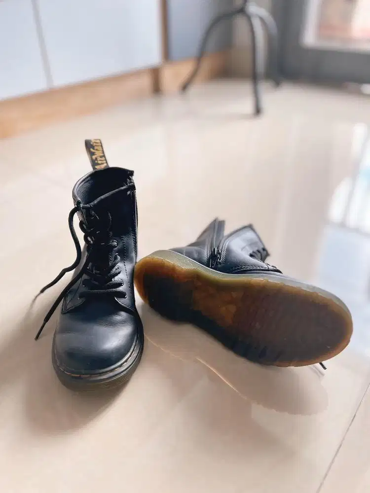 Doc Martens Boots 1460 J - Size 32