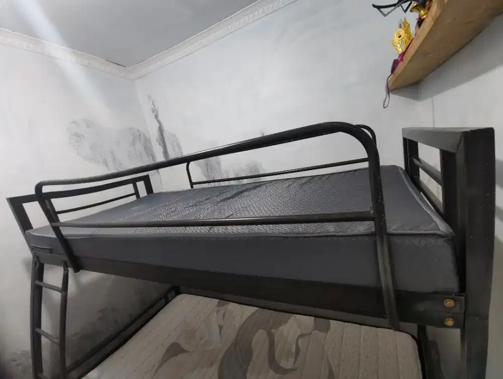 Kasur besi 2 tingkat plus kasurnya