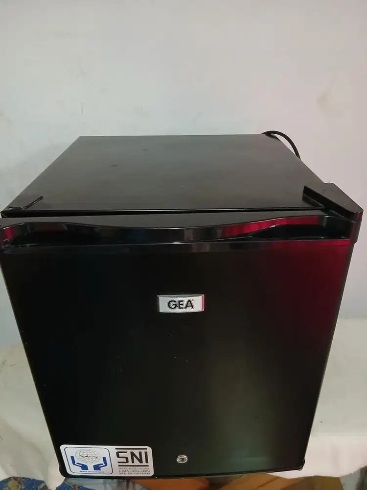 Kulkas Minibar GEA 50L