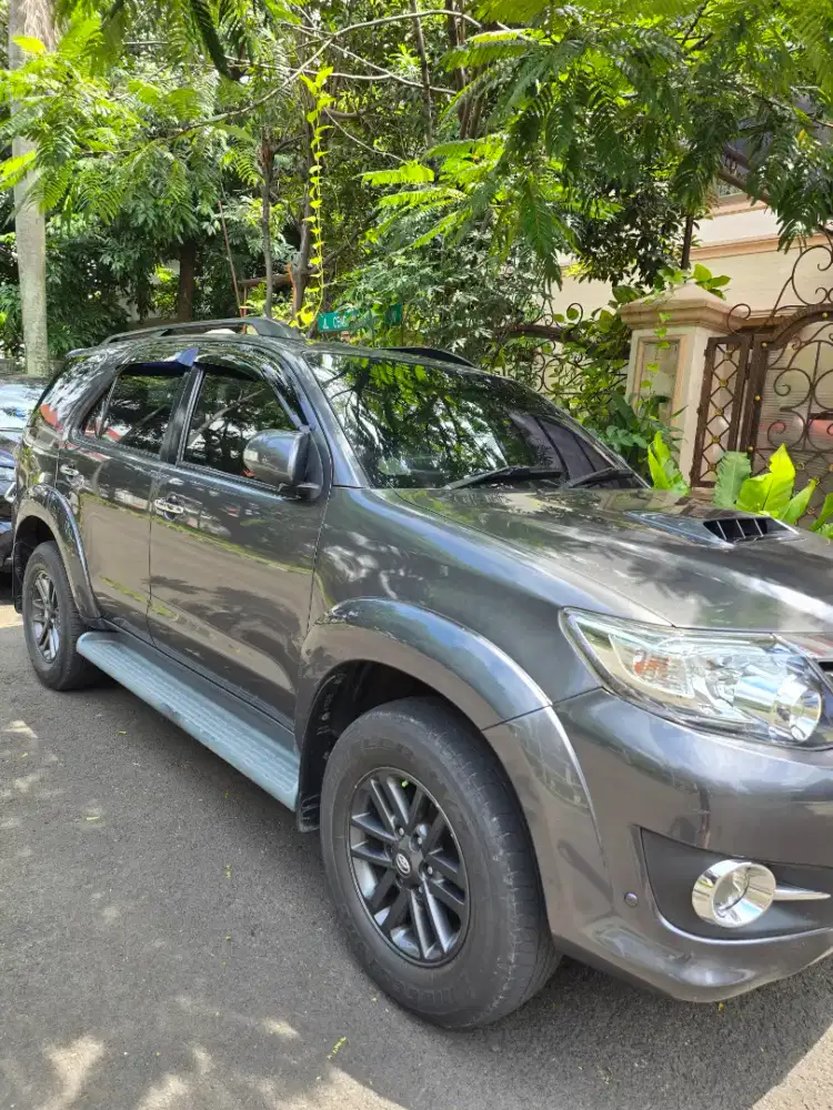 Dijual Toyota Fortuner VNT 2014 (Pemakaian 2015) Diesel