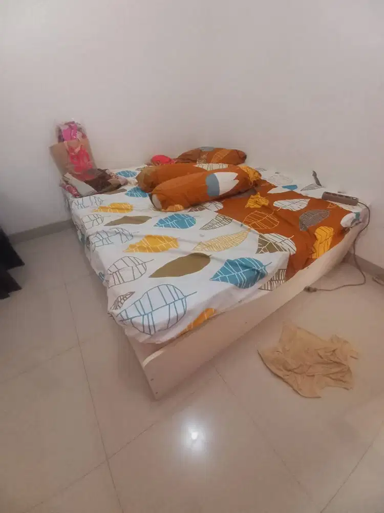 Dipan multifungsi dan kasur 180x200 dan 140x200 (bentuk sama)