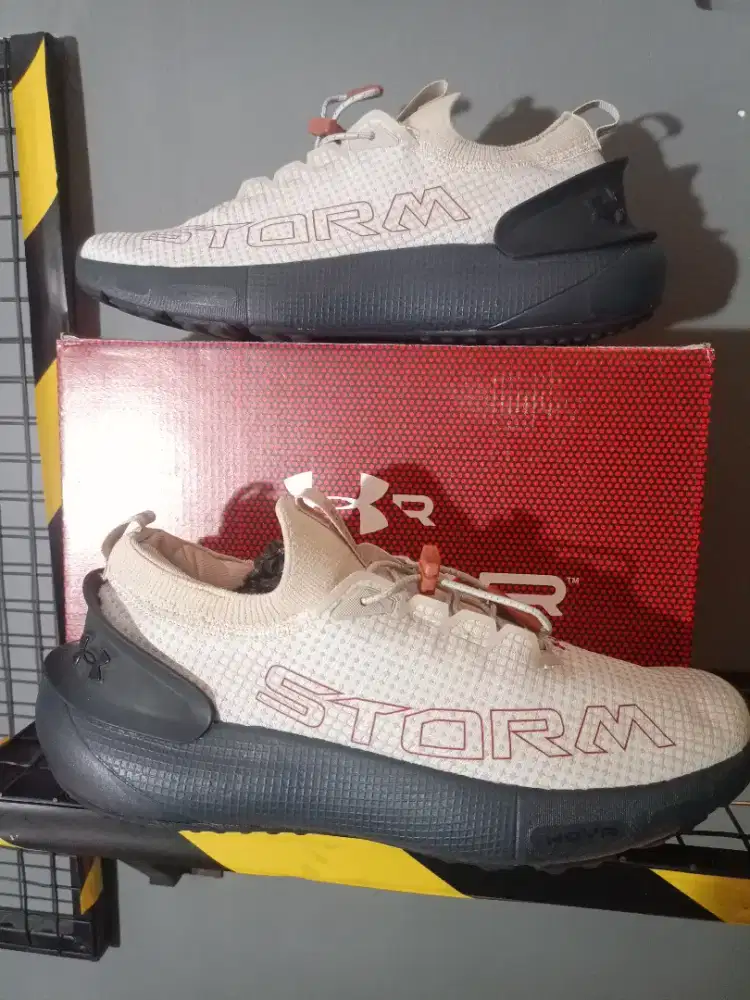 Sepatu Under armour storm Phantom 3 running lari