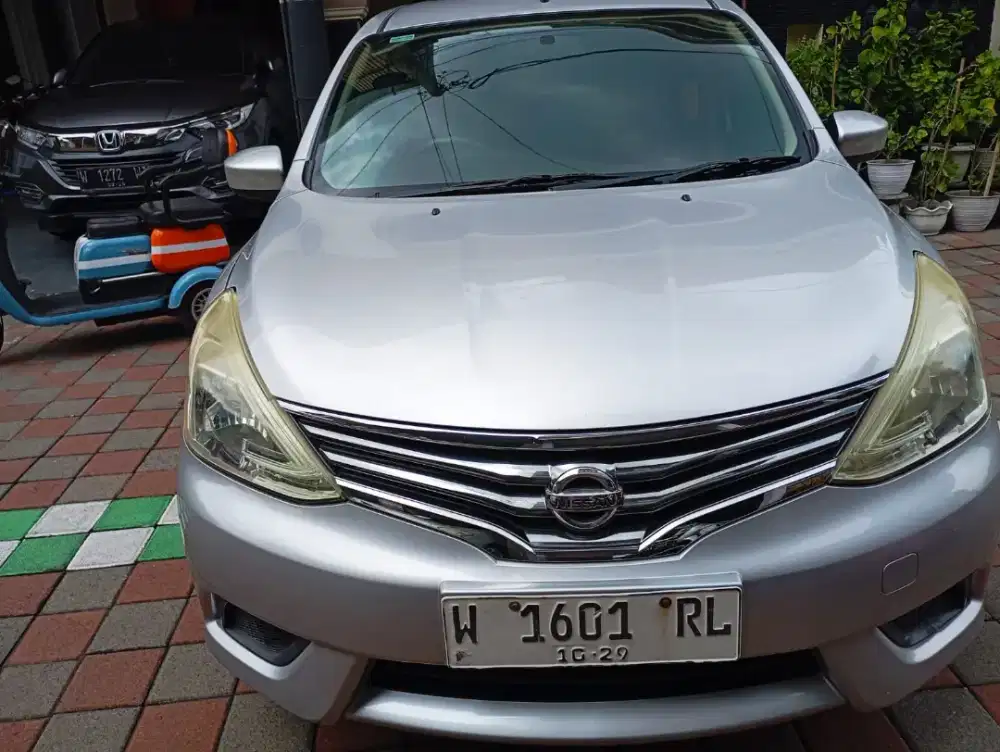 Nissan Grand Livina AT 2016