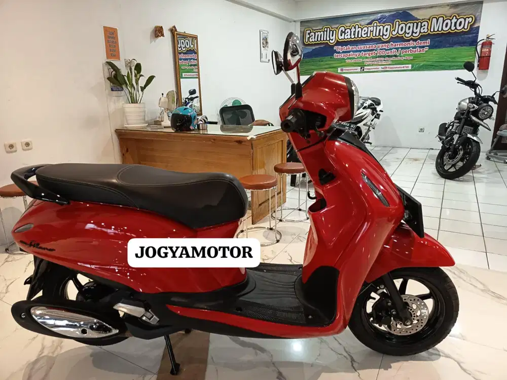 (B) Yamaha grand filano 2023 cash // credit