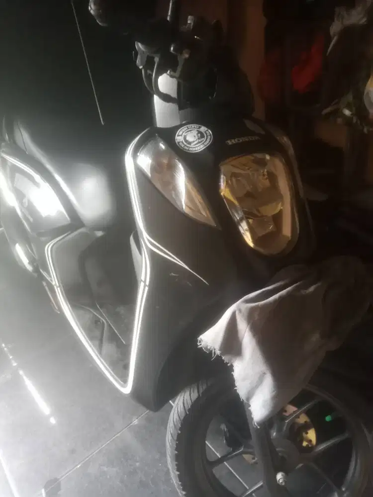 Bismillaah jual motor Honda Genio fabulous hitam dop tahun 2019 akhir