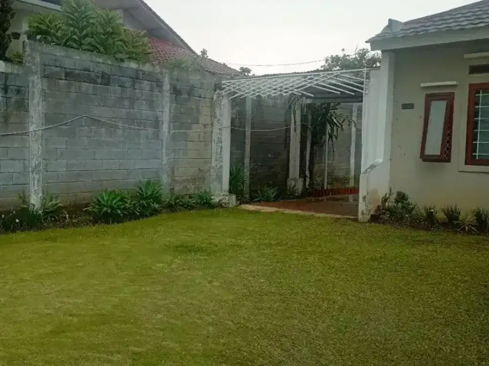 Disewakan Rumah bagus, terawat, halaman luas di Cihanjuang Cisintok