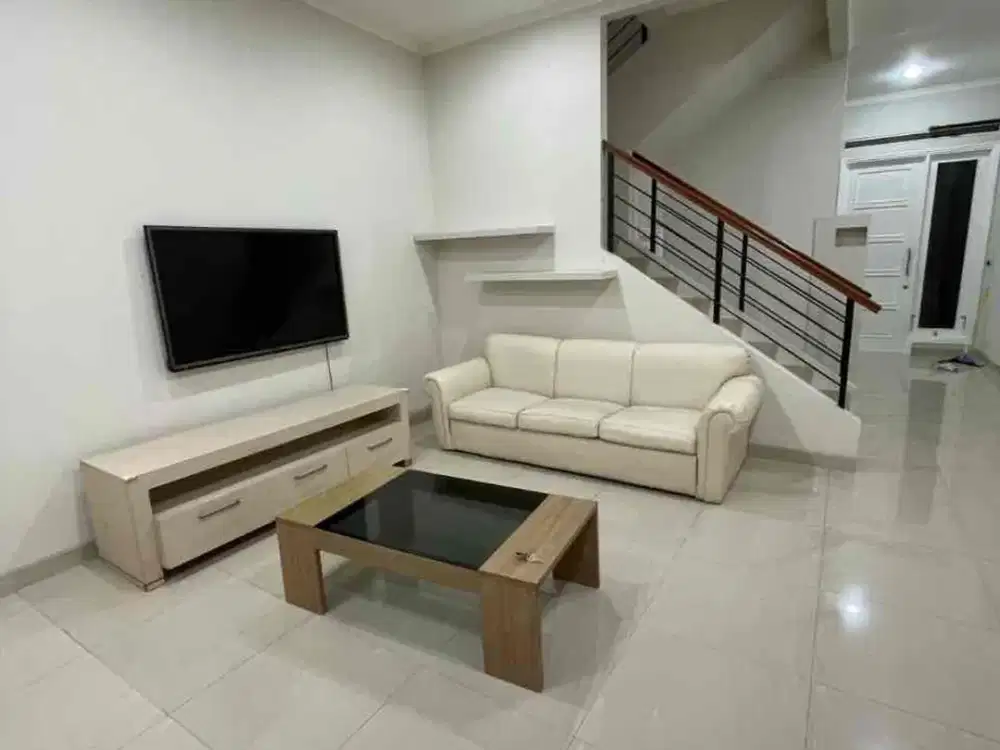 Disewakan Rumah Ruby Gading Serpong 4 Kamar Tidur