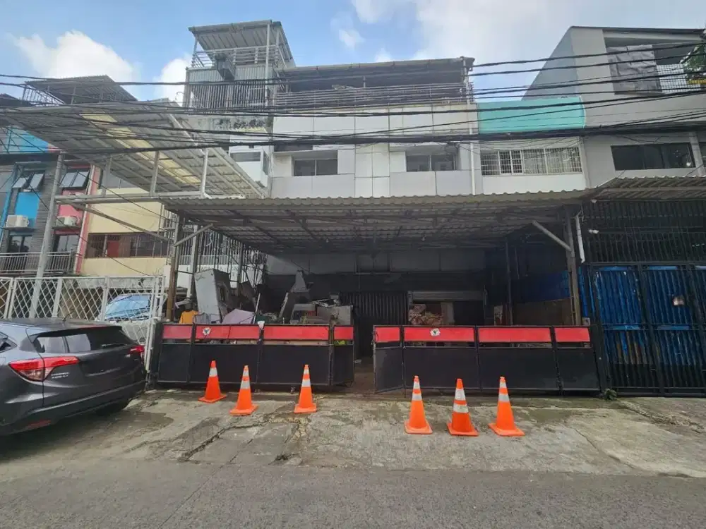 Ruko Gandeng 3lt di Gunung Sahari Utara, Hanya 5 Menit ke Tol Kemayoran