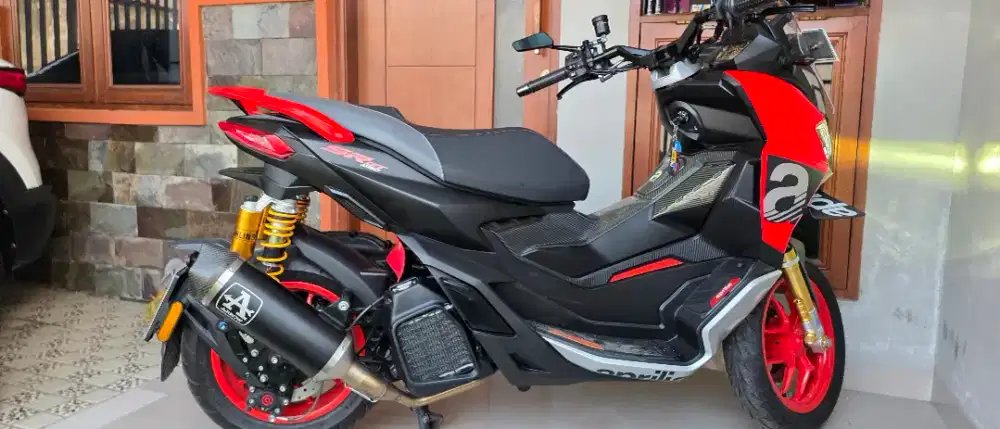 Aprilia SR GT200