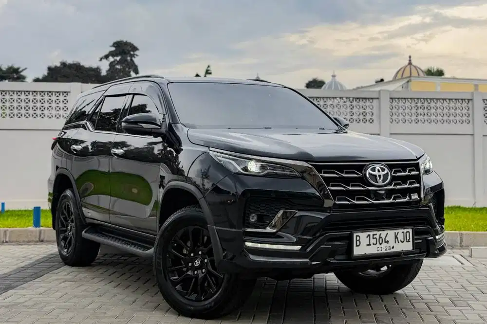 Toyota Fortuner 2.8 VRZ GR Sport Diesel Solar AT Matic 2022 Hitam