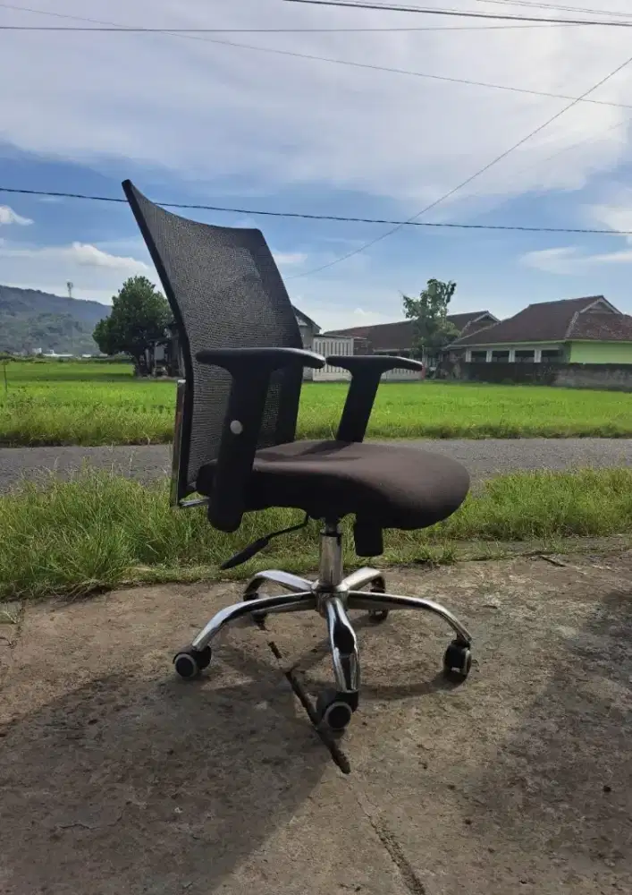 Kursi kerja jaring indachi manager