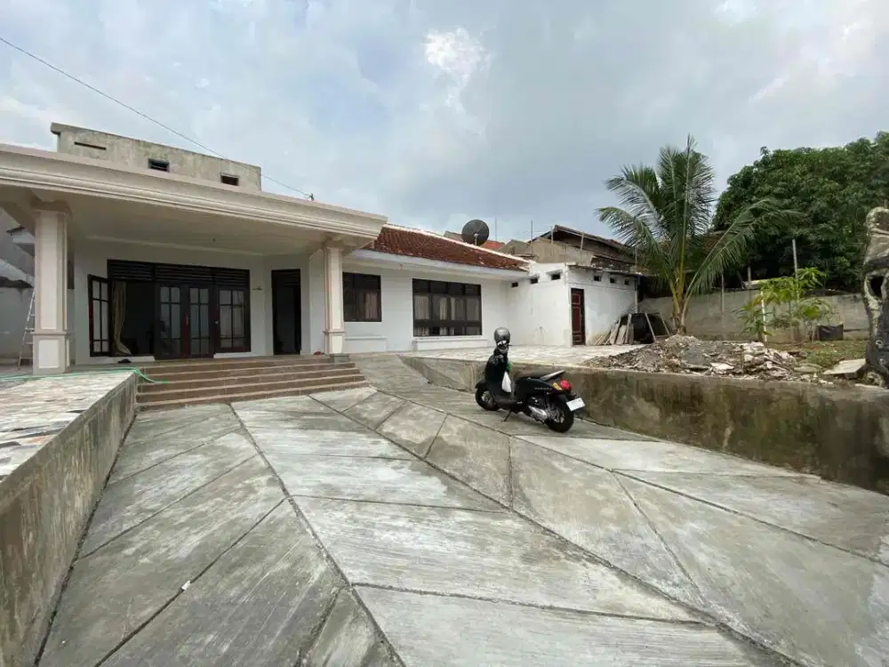 DISEWAKAN RUMAH LUAS DI SEMARANG BARAT