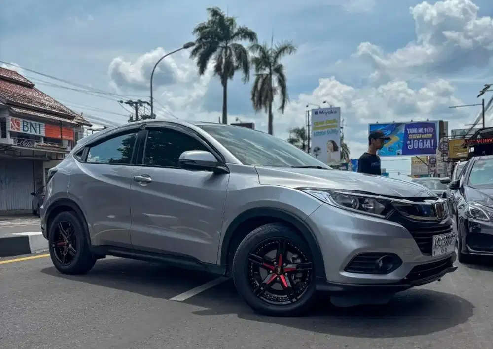 HR-V 1,5 S Autimatic 2020 Lunar Silver Facelift