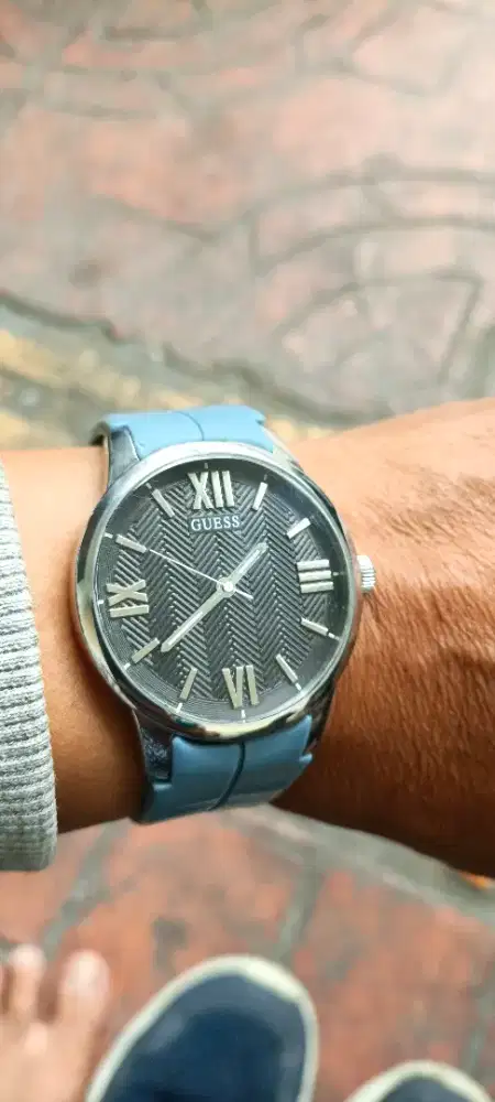 jam pria Guess original