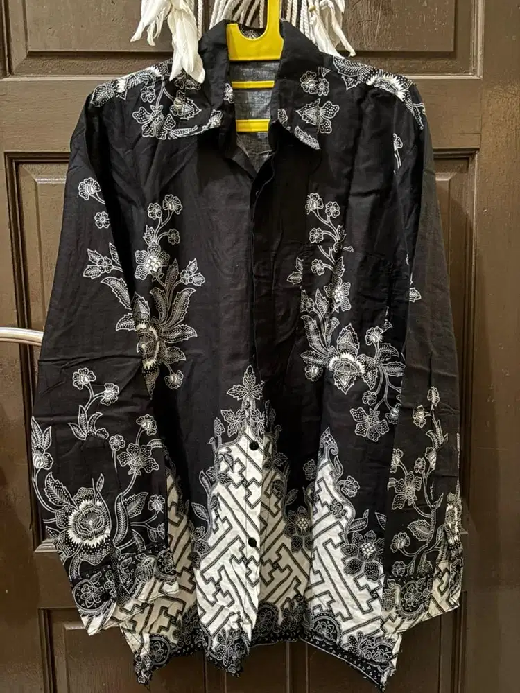 Kemeja batik dan Kebaya wanita couple