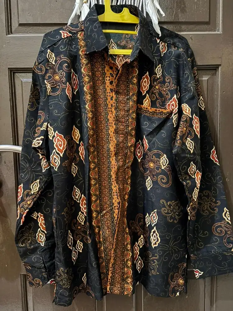 Kemeja batik dan kebaya couple