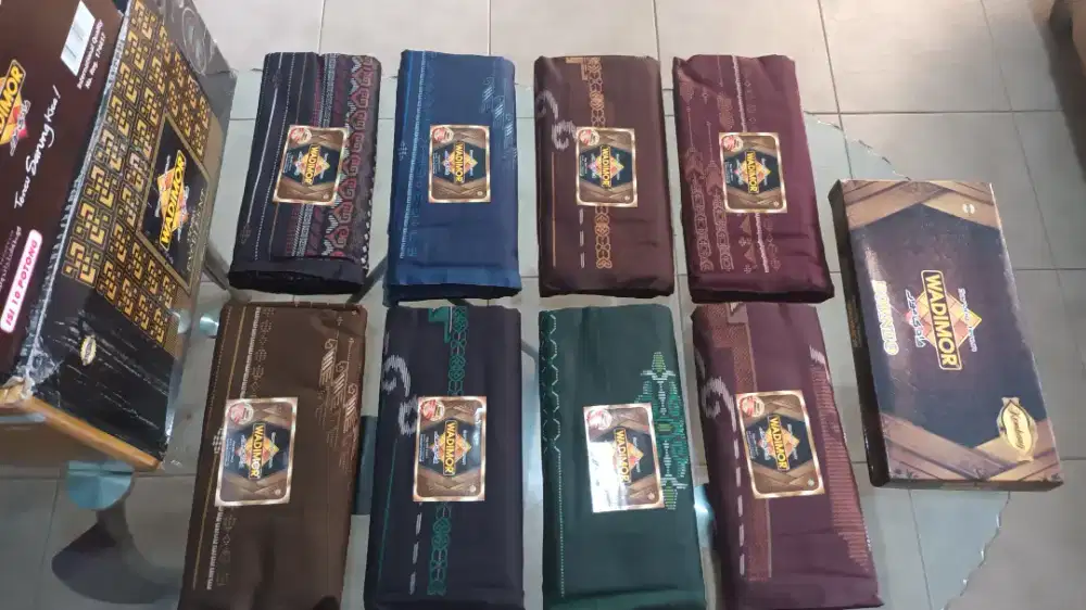 Di jual per 10 pcs sarung wadimor kembang borneo