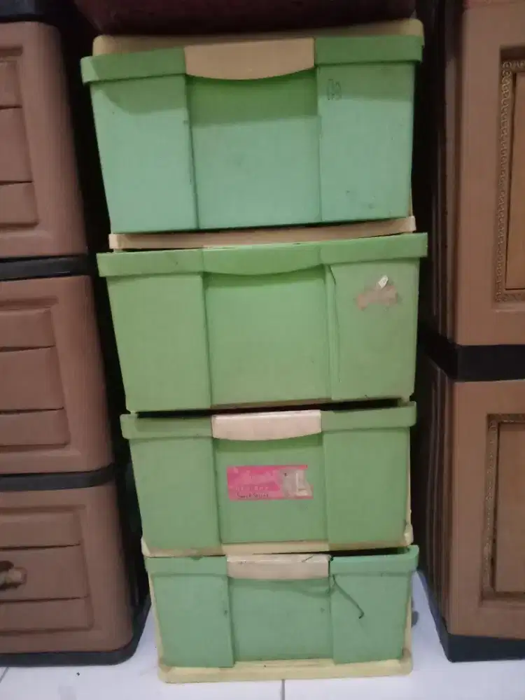 Lemari Hijau 4 Susun
