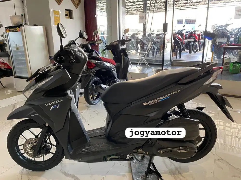 (B) Honda Vario 150 tahun 2015