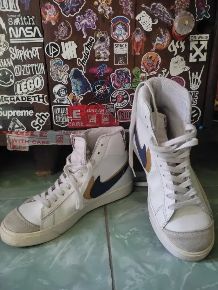 Nike Blazer Mid '77 SE 'Double Swoosh' in white, gold, and blue void