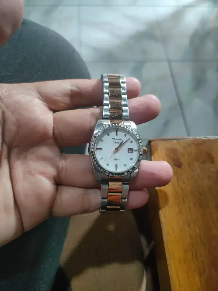 Jam tangan wanita