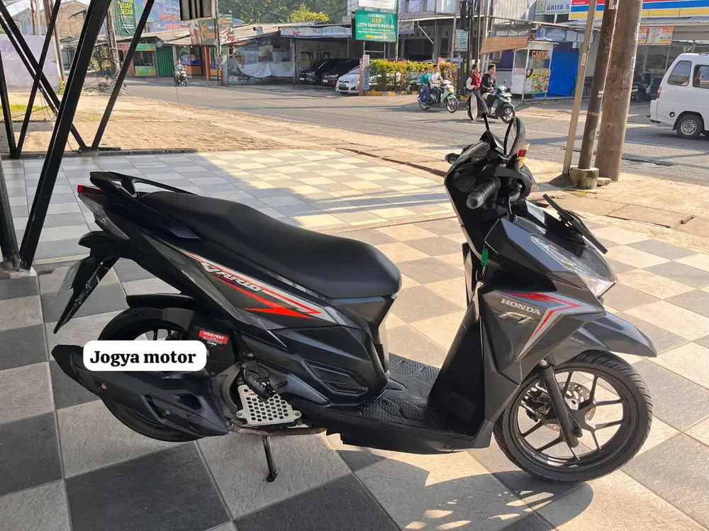 (B) Honda Vario 125 cbs 2017