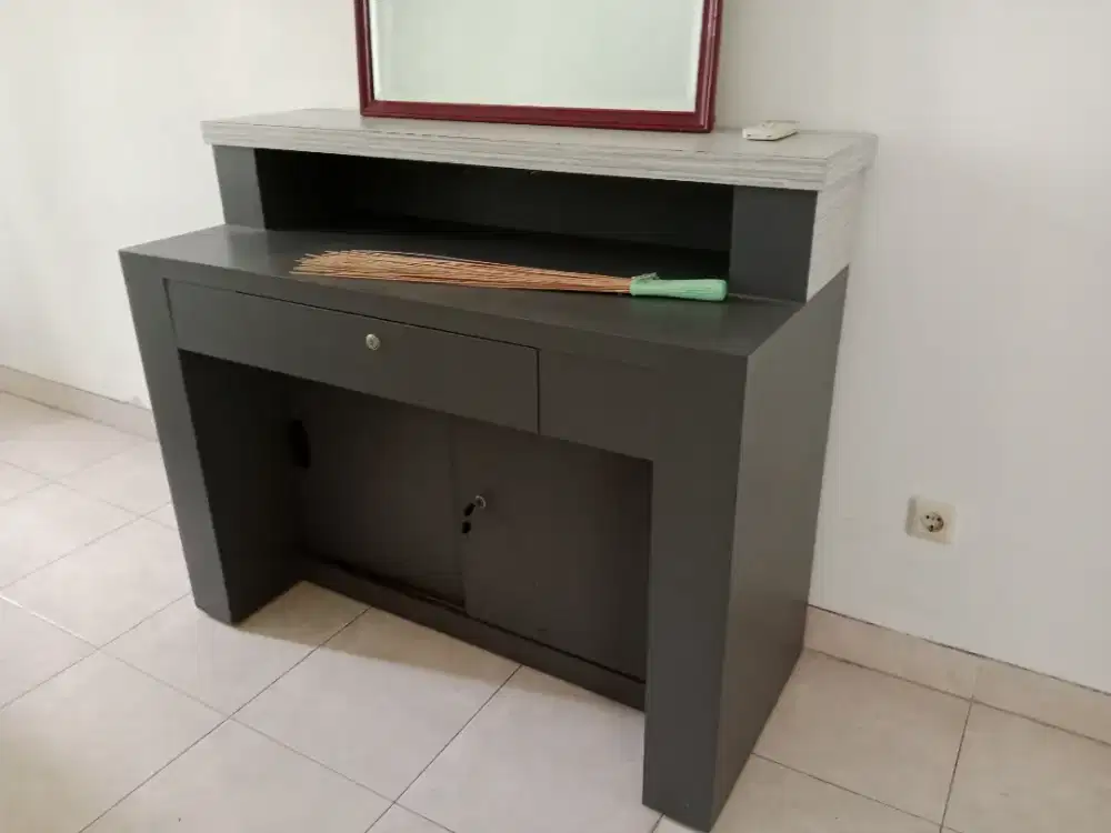 Meja resepsionis receptionist / kasir / front office
