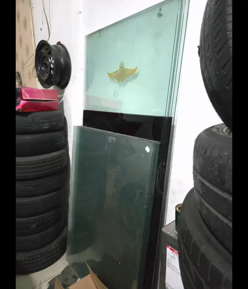 Di jual kaca bekas copotan kamar skat borongan bisa satuan bisa