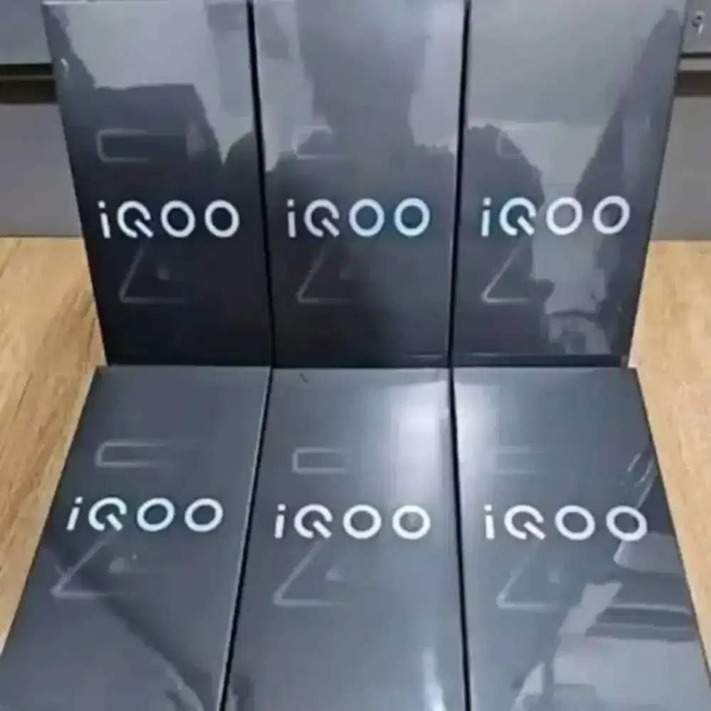 Vivo iqoo Z10R ram 8gb layar lengkung curve