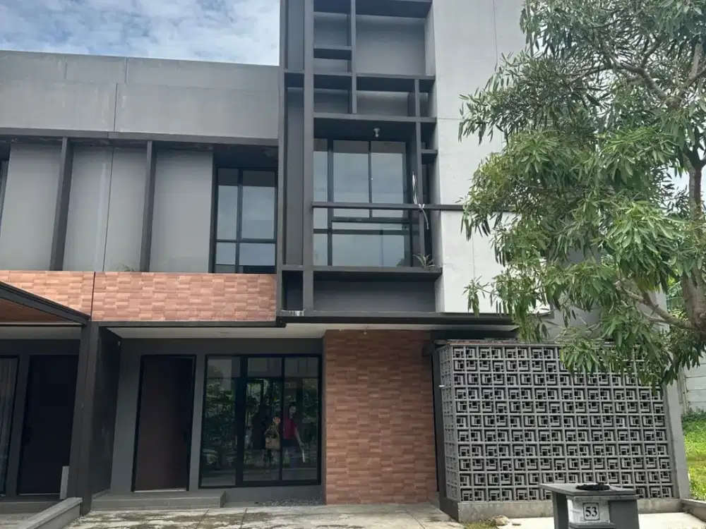 Disewa Rumah 2 Lantai 4+1 Kamar Tidur di Suvarna Sutera Siap Huni