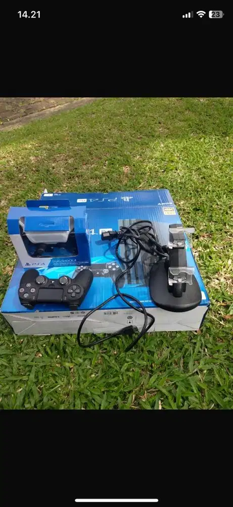 PS 4 pro 1 TB preloved