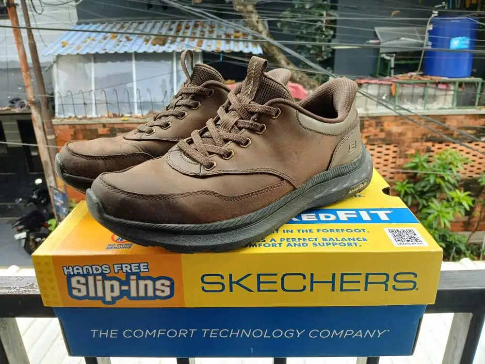 Sepatu Skechers (Uk. 40) Brown