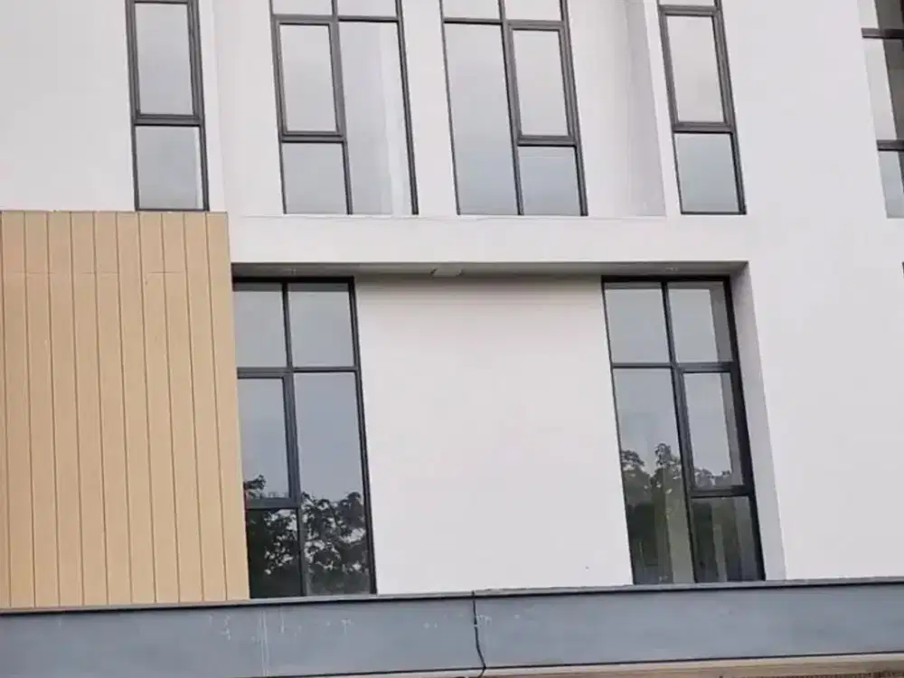 Dijual/Disewakan Ruko 4 lt   Easton Merr Sby Timur