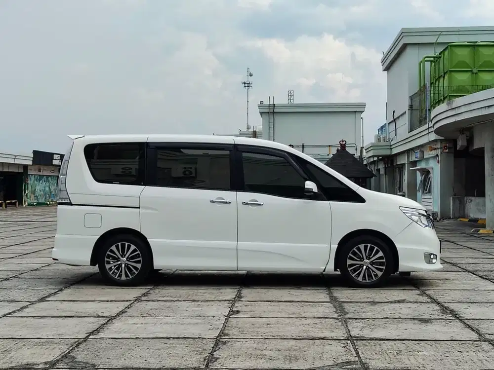 DP 15JT NISSAN SERENA HWS 2.0 AT MATIC AUTOMATIC 2016 PUTIH