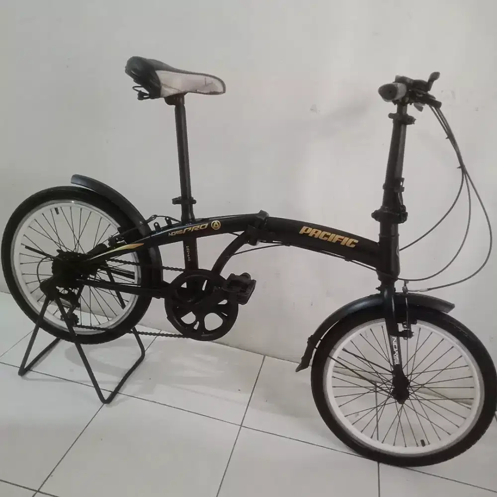 SEPEDA LIPAT UK 20 REPAINT. DIJAMIN NORMAL SIAP PAKAI LANGSUNG