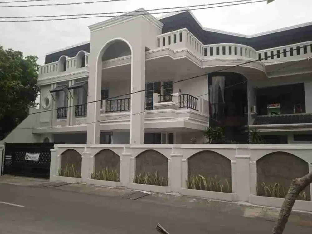 RUMAH MEWAH DI KAWASAN GATOT SUBROTO TENGAH DENPASAR BALI