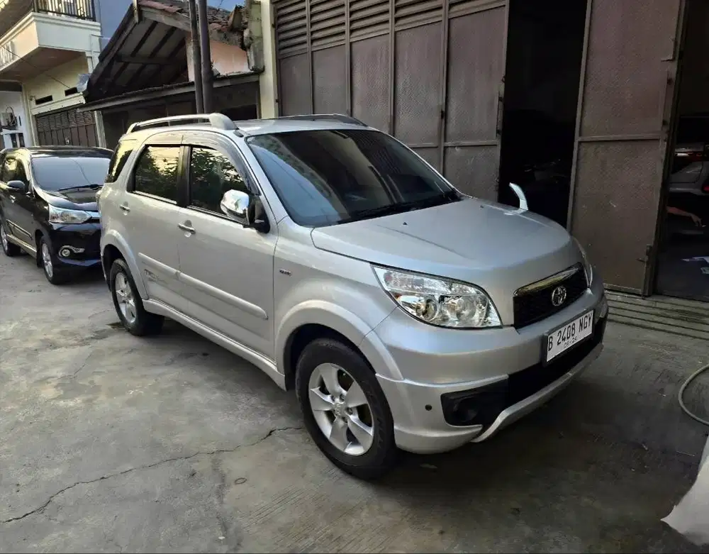 Toyota Rush TRD Sportivo Manual MT Tahun 2013 Silver , 2012