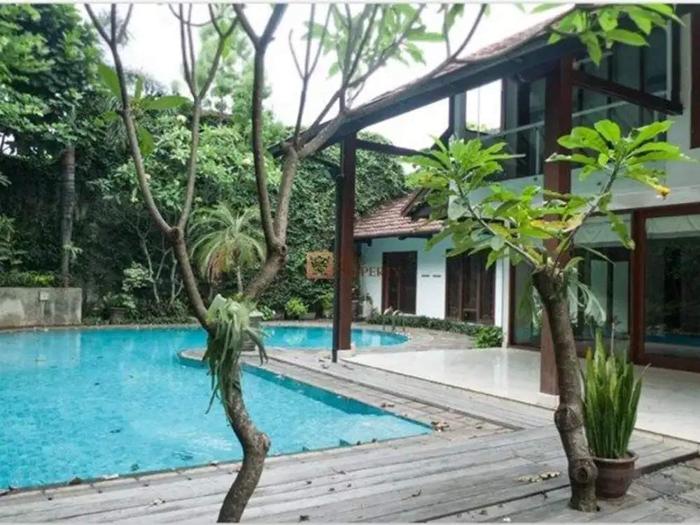Luxury Living in Prime Kemang – Rumah Mewah 2 Lantai dengan Halaman & Kolam Renang Luas