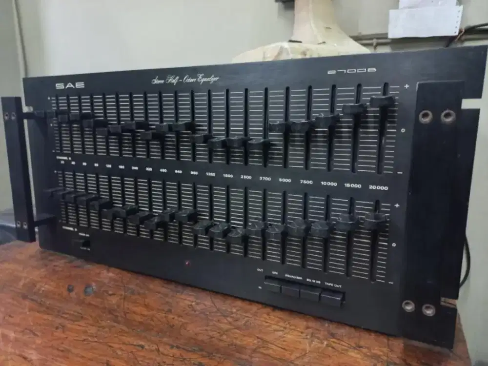SAE 2700B MK27b Equalizer