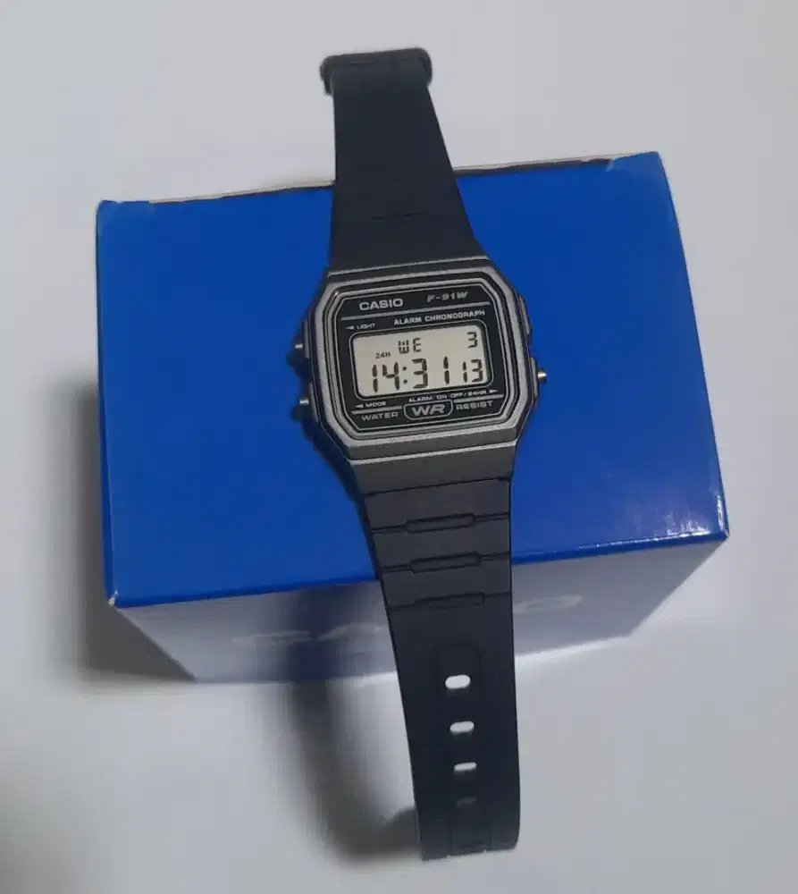 Casio F91W grey dan W800HG