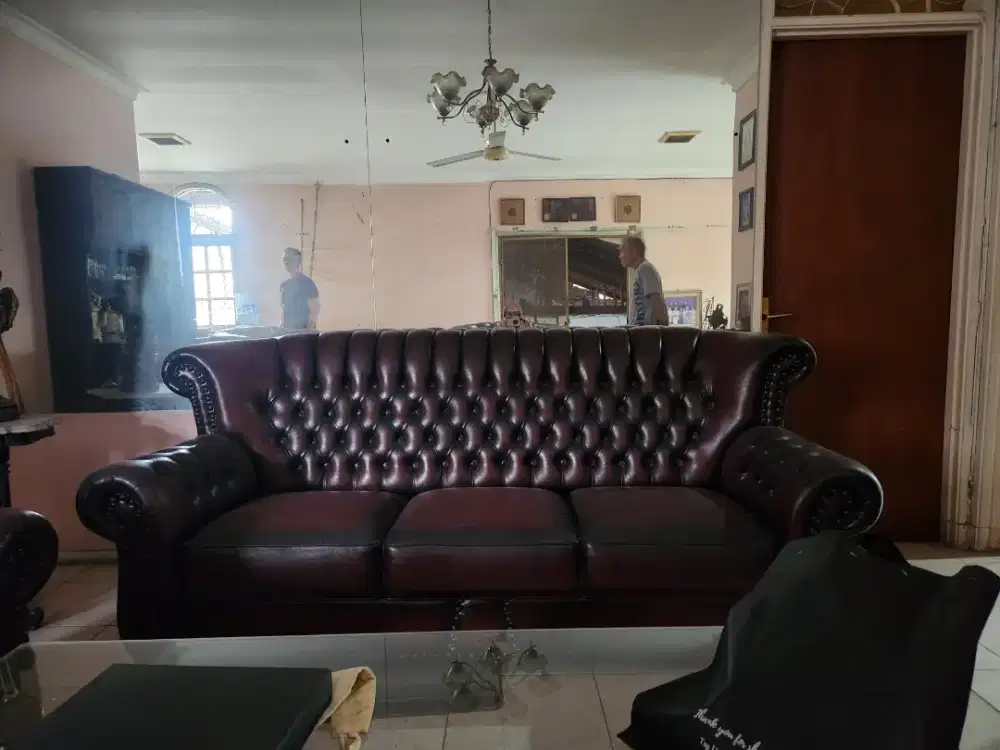 Dijual Sofa Murah 3 Set dengan Meja, Kondisi Bagus & Nego Sampai Deal!