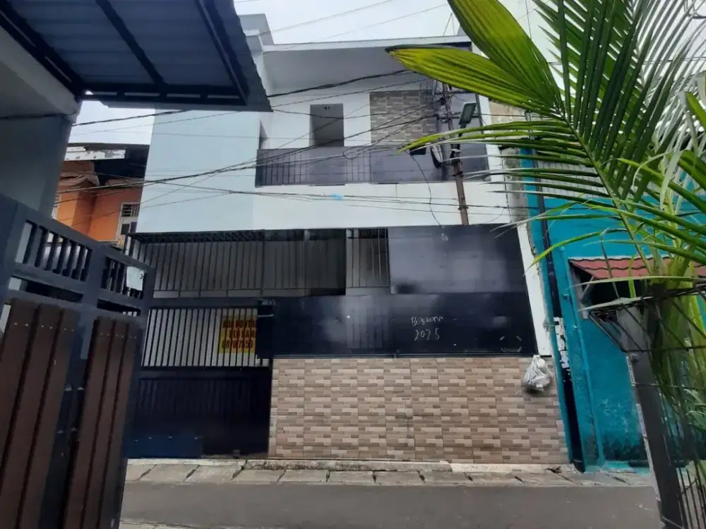 Ton - Dijual Rumah Kost Tanjung Duren 11 Kamar 2,5 Lantai Furnish