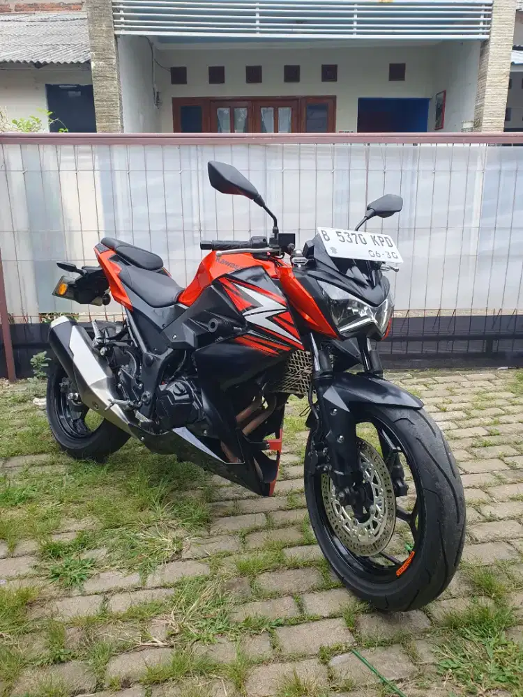 KAWASAKI Z 250 FI ORANGE EDITION (2SLINDER)