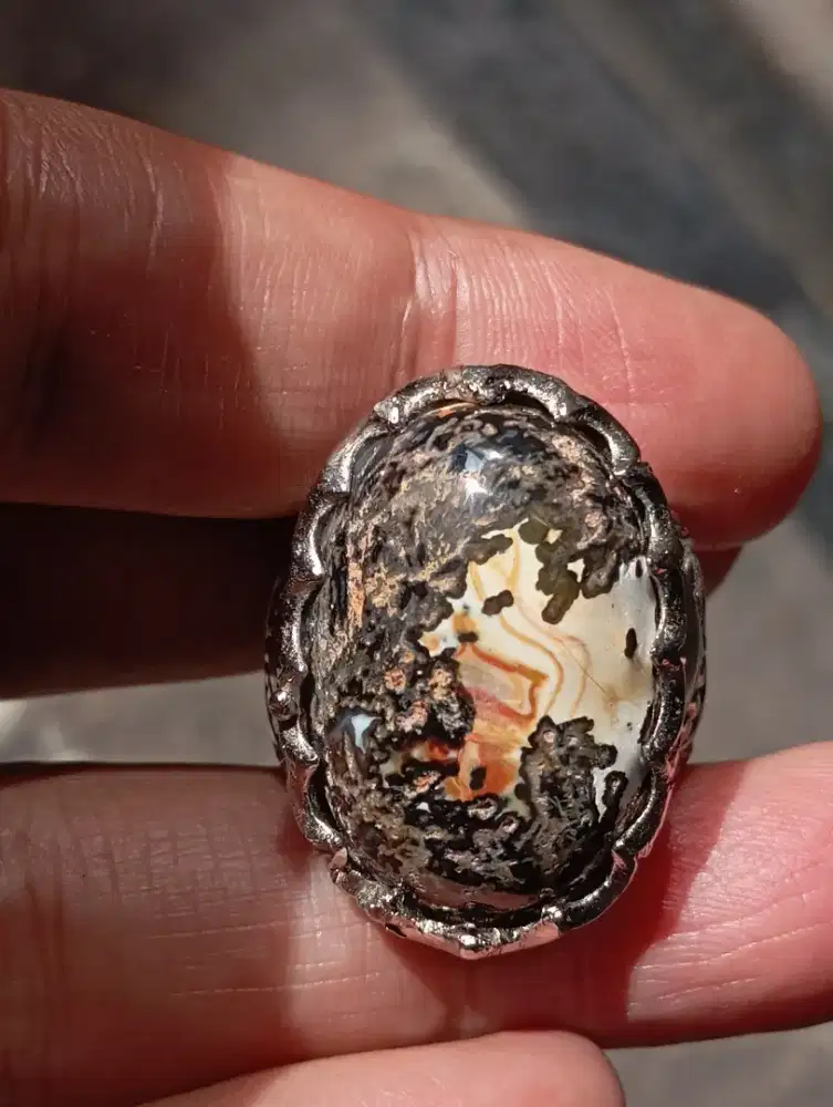 Batu Karang Nunggal Sakral Motif