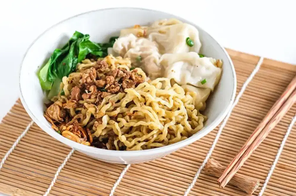 Pekeerja di kedai makanan