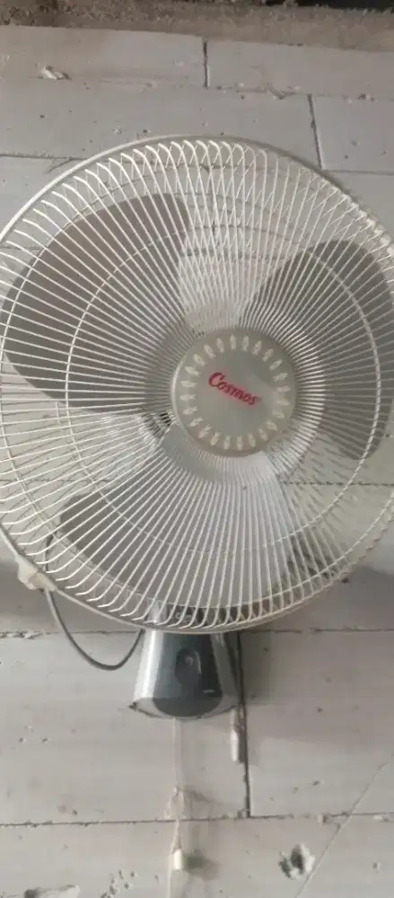 Kipas angin tembok 16 in cosmos