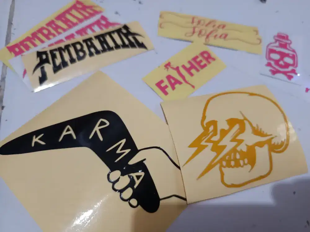 Jasa pembuatan cutting stiker custume